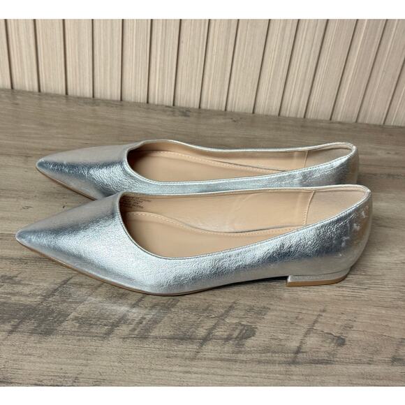 Fashion To Figure Women’s Bailey Ballet Flat Silver 9W - Picture 2 of 8
